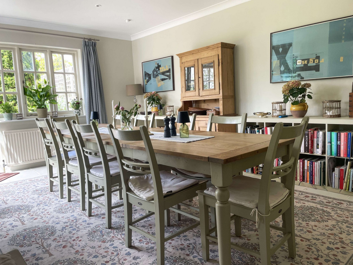 Dining-room-oak-table-bookshelves-windows-garden-cabinet-carpet-TV-filming-location-hire-lodge-London