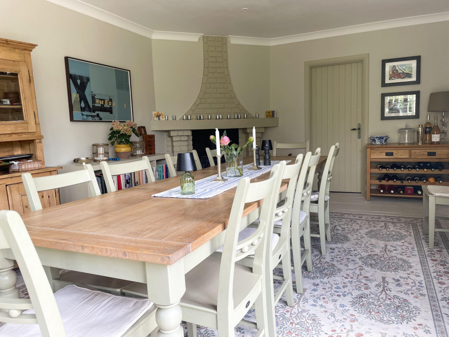 Dining-room-oak-table-bookshelves-windows-wine-rack-fireplace-cabinet-carpet-TV-filming-location-hire-lodge-London