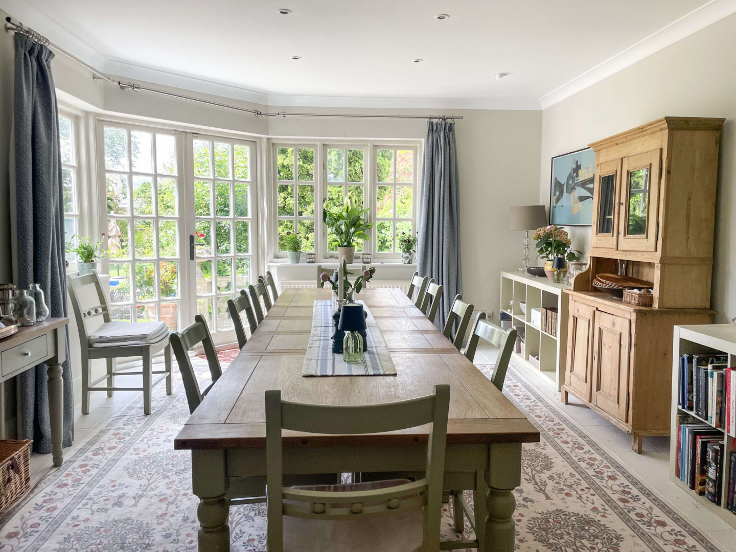 Dining-room-oak-table-windows-garden-view-fireplace-cabinet-bookshelve-carpet-TV-filming-location-hire-lodge-London